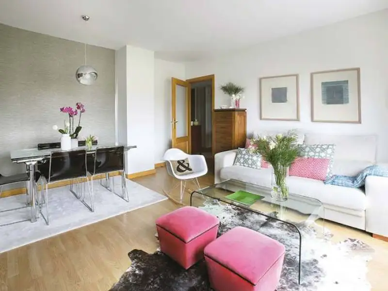 Un apartament modern, vibrant si plin de culoare