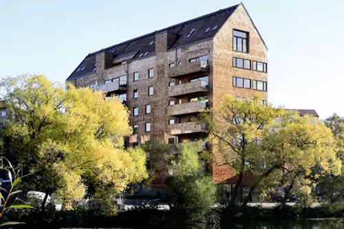 Bloc de 8 etaje construit din lemn