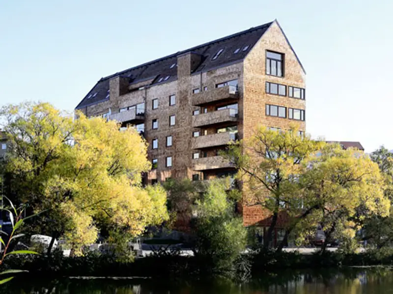 Bloc de 8 etaje construit din lemn