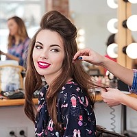 Revoluție în domeniul esteticii: saloanele de înfrumusețare integrează inteligența artificială pentru un look fără surprize