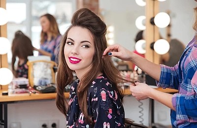 Revoluție în domeniul esteticii: saloanele de înfrumusețare integrează inteligența artificială pentru un look fără surprize