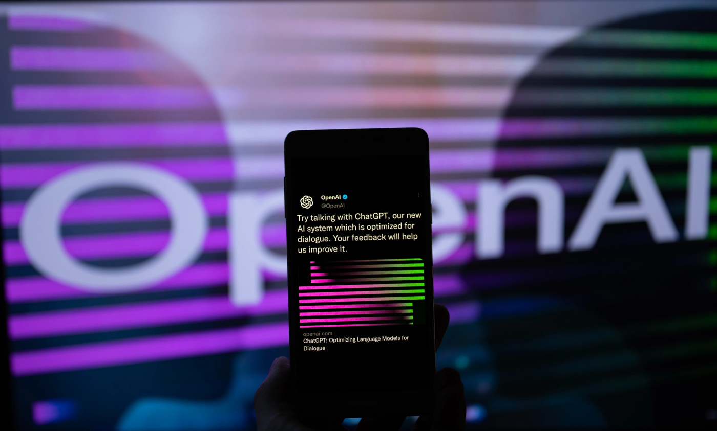 Italia interzice temporar chatbot-ul ChatGPT al OpenAI, investigând colectarea datelor utilizatorilor de către aplicaţie