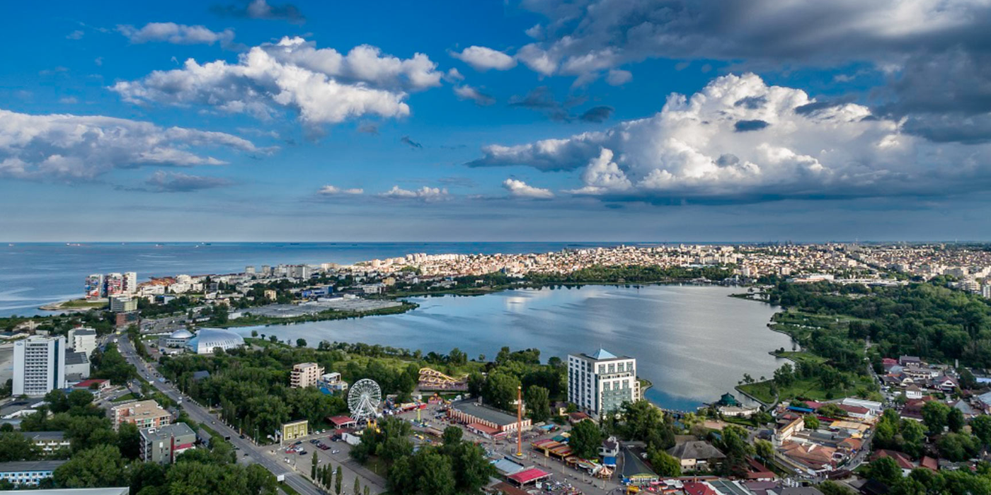 Flux și reflux pe harta ospitalității: Constanța devine polul turistic național în 2026, în timp ce destinațiile montane pierd vizitatori