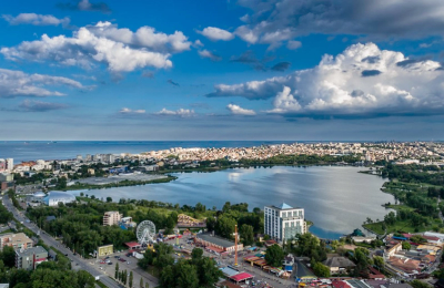 Flux și reflux pe harta ospitalității: Constanța devine polul turistic național în 2026, în timp ce destinațiile montane pierd vizitatori