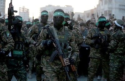 Demonstrație de forță a grupării Hamas. Mesajul liderilor după ce luptători mascați și înarmați au ieșit din tuneluri pe străzile din Gaza
