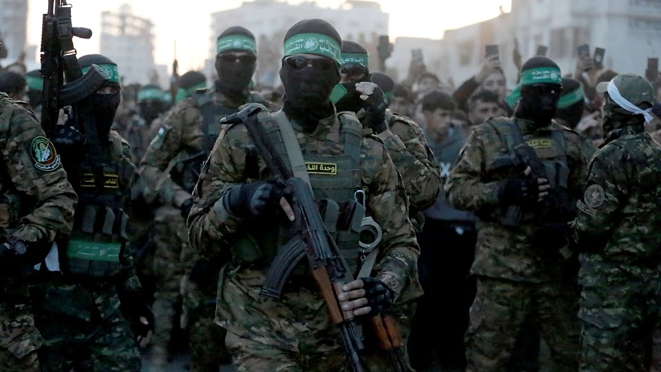 Demonstrație de forță a grupării Hamas. Mesajul liderilor după ce luptători mascați și înarmați au ieșit din tuneluri pe străzile din Gaza