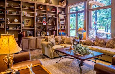 Soluții inteligente de a-ți decora casa cu ceea ce ai