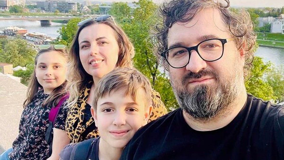 Două familii, condamnate la cinci luni de închisoare, pentru că fac homeschooling cu copiii lor. Decizia nu este definitivă