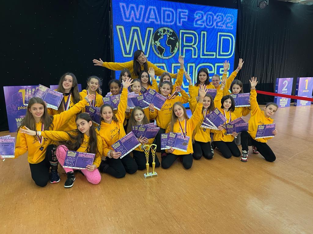 Campioni mondiali la dans! Elevii unei şcoli de dans din Cluj-Napoca au câștigat 30 de locuri întâi