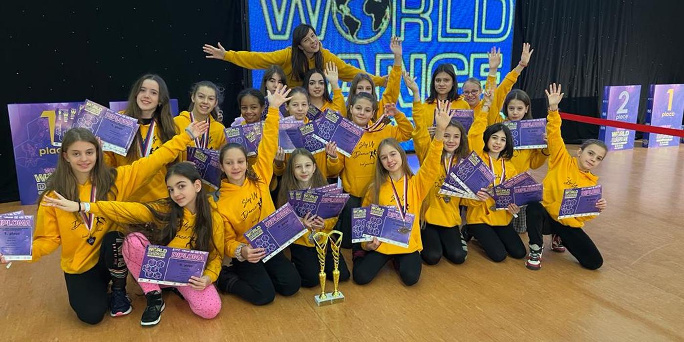 Campioni mondiali la dans! Elevii unei şcoli de dans din Cluj-Napoca au câștigat 30 de locuri întâi