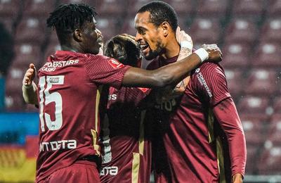 CFR Cluj s-ar fi înțeles cu Slavia Praga pentru transferul atacantului Emmanuel Yeboah. Ghanezul ar urma să fie prezentat la gruparea cehă în următoarele zile.