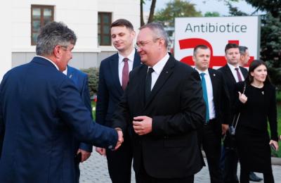 Ciucă: Industria farmaceutică este strategică pentru sănătatea populaţiei, cât şi pentru sistemul naţional de apărare, iar compania Antibiotice Iaşi a susţinut constant în acest sens politicile publice ale Guvernului
