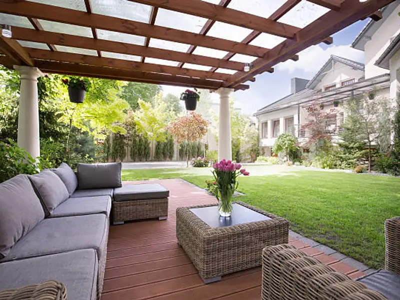 Soluții eficiente pentru închiderea sau acoperirea terasei