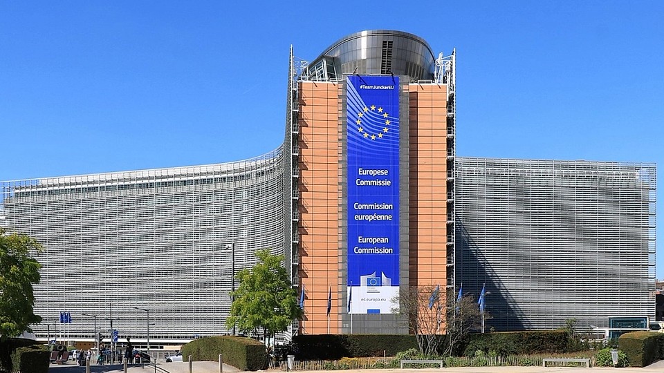 Scandal la vârful UE. Comisia Europeană ar pune ChatGPT să le răspundă europarlamentarilor