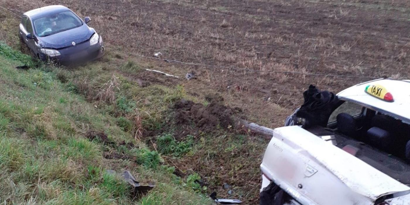 Două mașini, implicate joi dimineața într-un accident rutier în localitatea Mintiu Gherlii