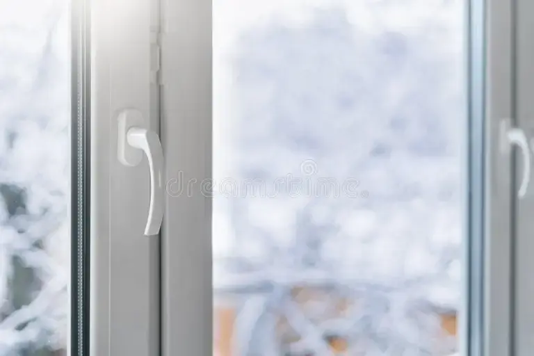 Ferestre și uși: cum să le protejezi de frig și să reduci pierderile de căldură