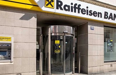 Raiffeisen Bank se retrage de pe piaţă. Lovitură devastatoare pentru milioane de clienţi, ce se întâmplă cu banii lor