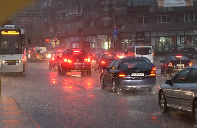 Se răcește vremea în București și vin și ploile, de la jumătatea săptămânii.