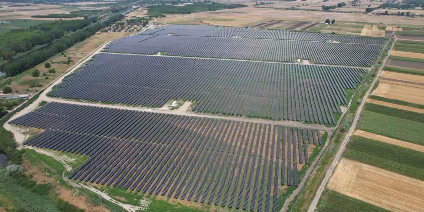 HELLENiQ ENERGY marchează debutul operațional în România: Primele parcuri fotovoltaice au fost conectate la rețea
