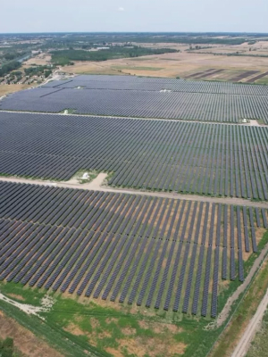 HELLENiQ ENERGY marchează debutul operațional în România: Primele parcuri fotovoltaice au fost conectate la rețea