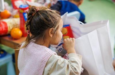 Primăria Municipiului Cluj-Napoca a împărțit ieri peste 500 de cadouri copiilor aflați în centrele clujene