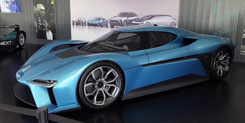 Producătorul chinez de maşini electrice Nio a prezentat sâmbătă un model emblematic, ET9, care va concura cu Maybach şi Panamera