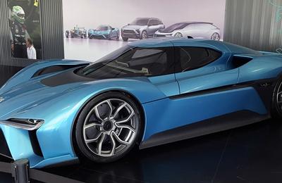 Producătorul chinez de maşini electrice Nio a prezentat sâmbătă un model emblematic, ET9, care va concura cu Maybach şi Panamera