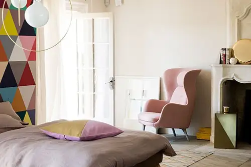 Amenajarea dormitorului in culori puternice