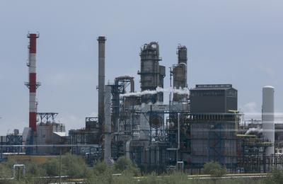 Garda de Mediu Prahova a dat noi amenzi rafinăriilor din zona municipiului Ploieşti, în urma numeroaselor reclamaţii privind mirosul greu de suportat din oraş