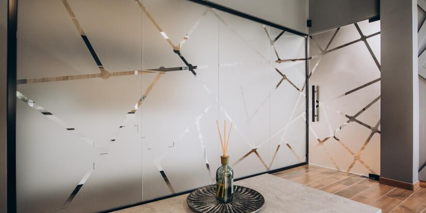 Amenajări interioare cu sticlă securizată. 10 Idei inovatoare