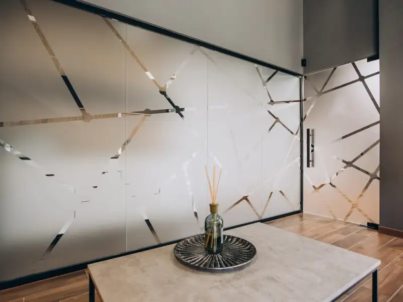 Amenajări interioare cu sticlă securizată. 10 Idei inovatoare