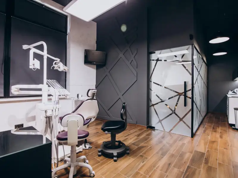 Cum să creezi un spațiu prietenos și relaxant în cabinetul stomatologic pentru a reduce anxietatea pacienților