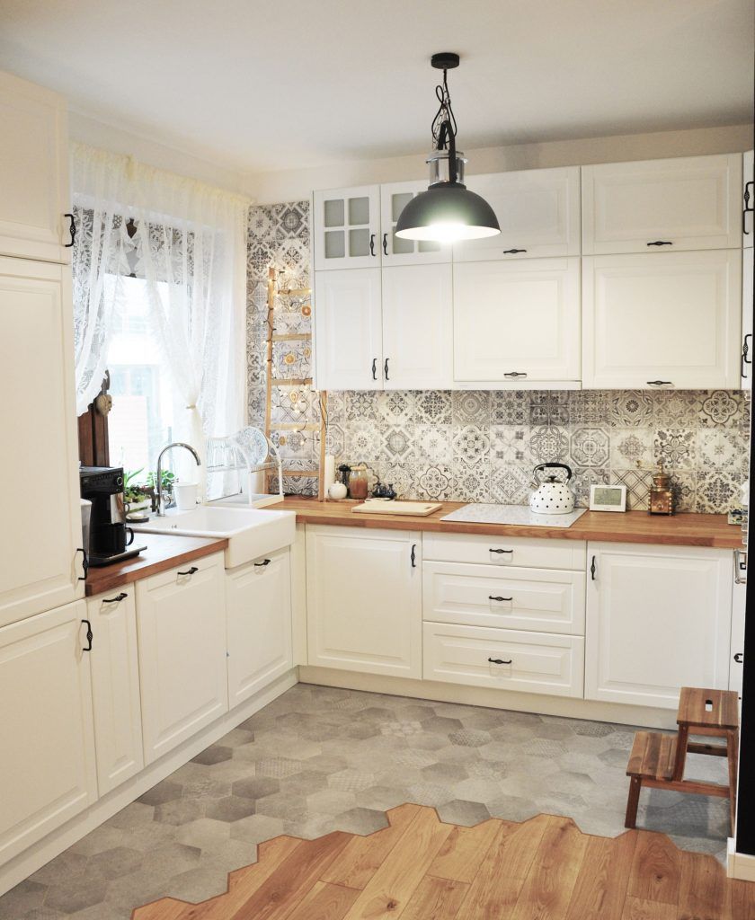 Bucatarie amenajata in stil scandinav cu nuante rustice