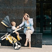 5 trucuri de stil pentru femeile care jonglează între carieră și maternitate