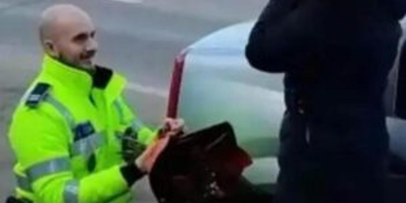 Un polițist din Cluj și-a oprit iubita în trafic. Nu s-a așteptat nimeni la ce a urmat