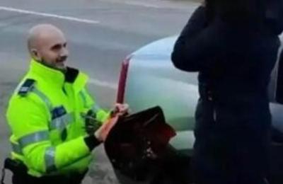 Un polițist din Cluj și-a oprit iubita în trafic. Nu s-a așteptat nimeni la ce a urmat