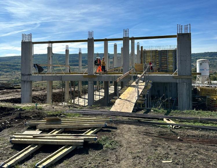 Lucrările de la hub-ul educațional din cartierul Borhanci avansează cu repeziciune