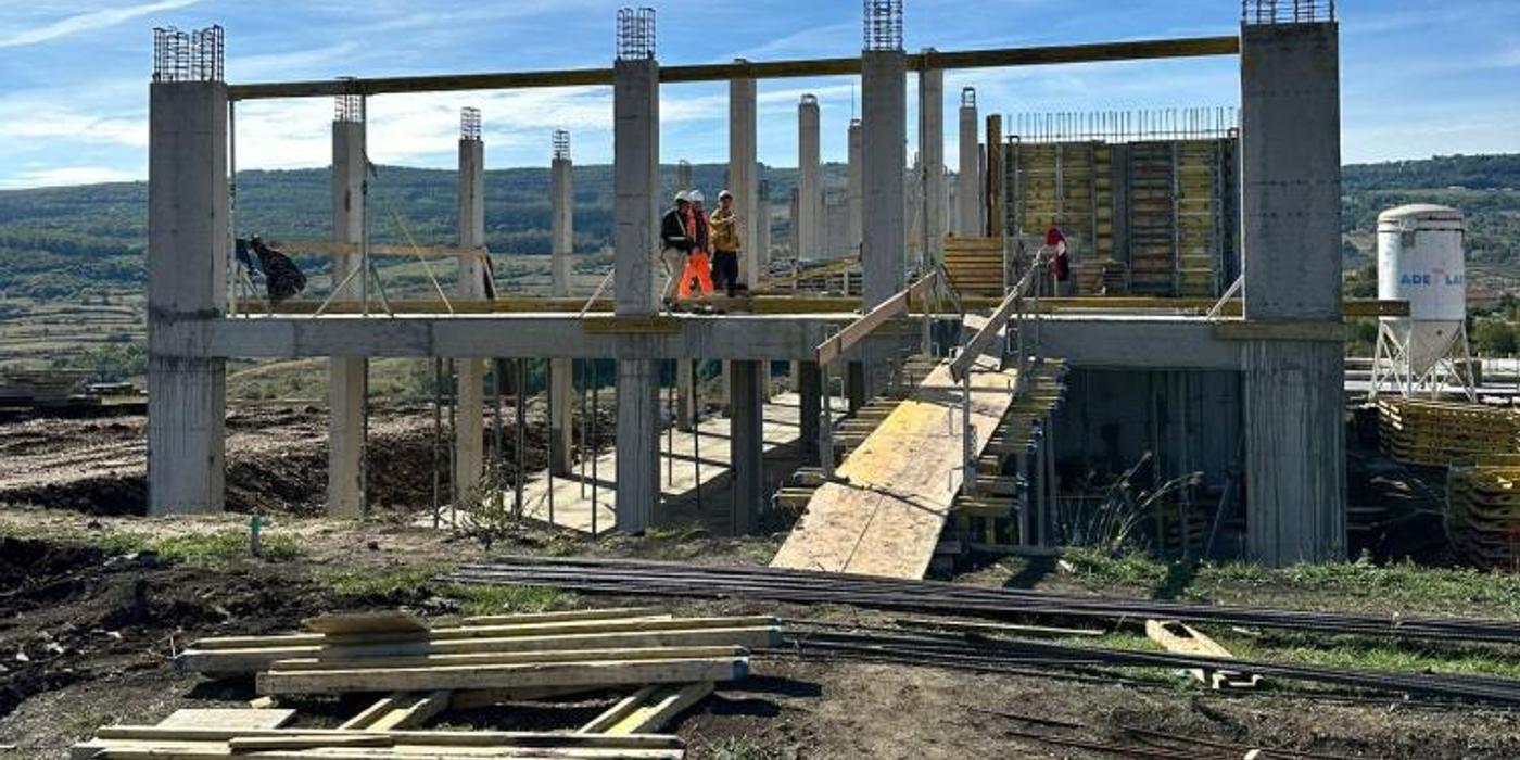 Lucrările de la hub-ul educațional din cartierul Borhanci avansează cu repeziciune