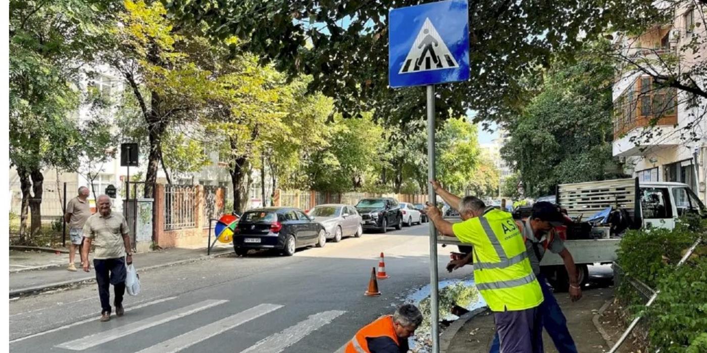 Echipele Administrației Străzilor au refăcut marcajelor rutiere din zonele unde se află școli, grădinițe și licee, în București