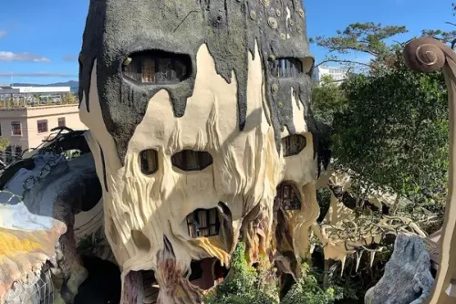 Hotelul Hang Nga și povestea arhitecturii sale neobișnuite