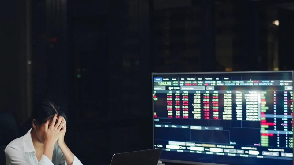 Nu se mai oprește din cădere! Bursa de la București scade puternic