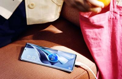 Ecranul AMOLED și încărcarea rapidă a smartphone-ului OPPO Reno10, preferatele pasionaților de tehnologie