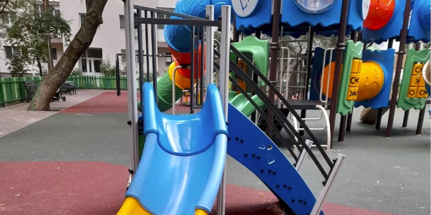 Peste 30 de locuri de joacă pentru copii au fost reamenajate, anunță Primăria Sectorului 6