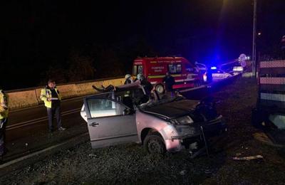 Accident de circulație pe Calea Turzii! O mașină s-a izbit de paarapetul de beton, marți seara