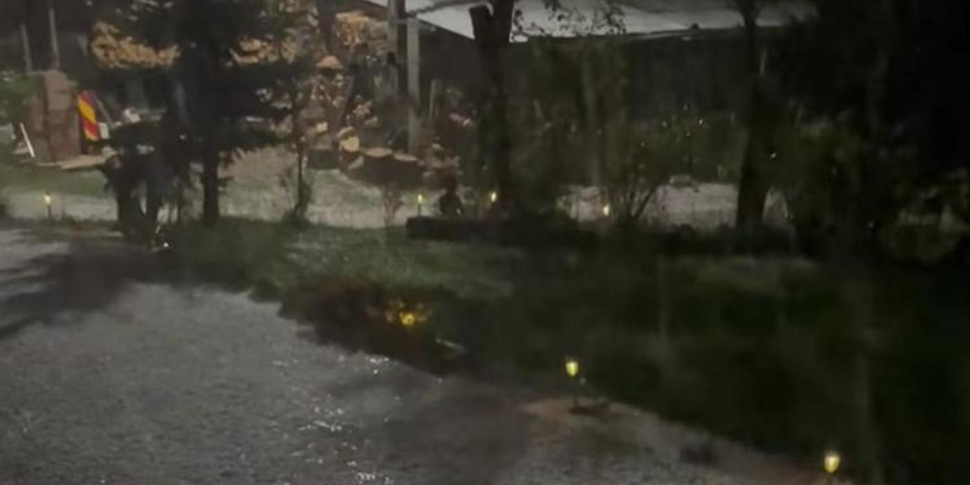 Avertizări cod galben de averse torențiale, descărcări electrice, intensificări ale vântului și grindină în județele Cluj și Sălaj