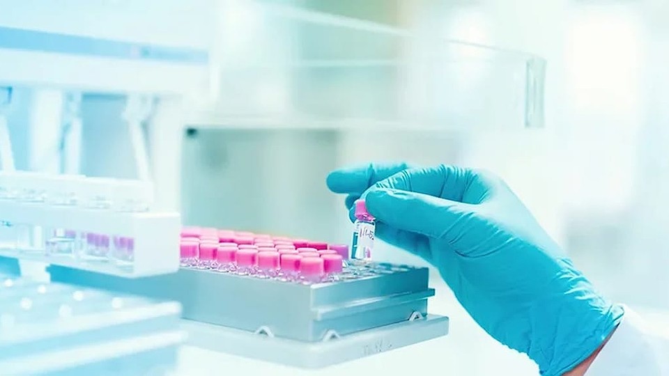 Descoperire medicală revoluționară: un vaccin experimental oprește dezvoltarea formelor agresive de cancer