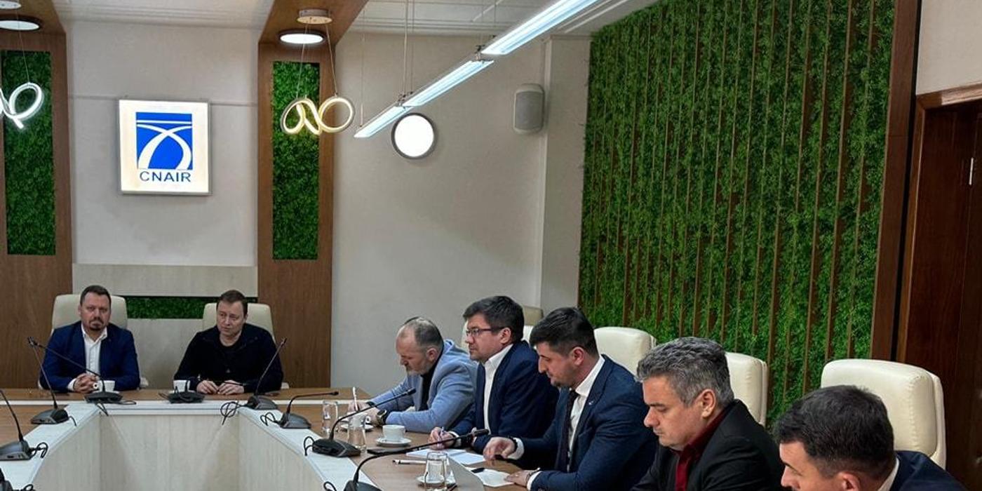 Întâlnire pe tema colaborării dintre CNAIR şi Consiliul Judeţean Iaşi pentru realizarea A8 / Cristian Pistol: Va asigura Moldovei, pentru prima dată în istoria României, o conexiune modernă cu Europa de Vest dar şi cu Portul Constanţa şi cu Muntenia