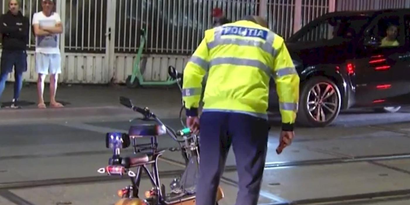 Bucureșteancă lovită de mașină, după a decis să se plimbe cu mopedul prin oraș după ce a consumat alcool
