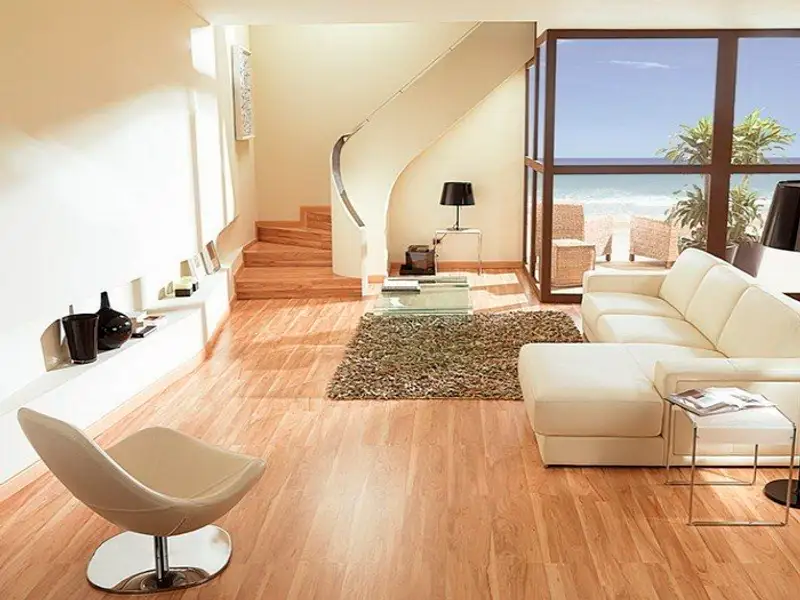 Pardoseala din laminat versus lemn masiv