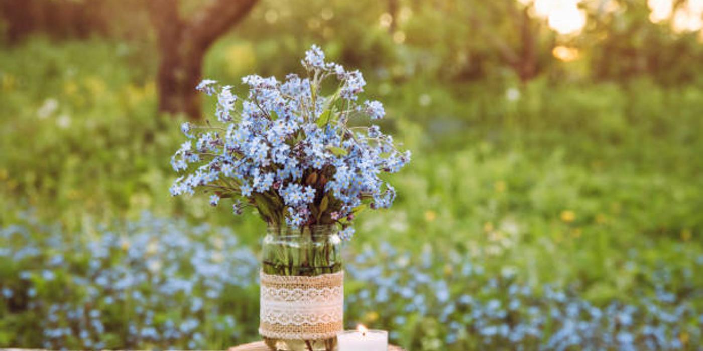 Utilizarea materialelor reciclate și a deșeurilor în design interior: O tendință sustenabilă și creativă